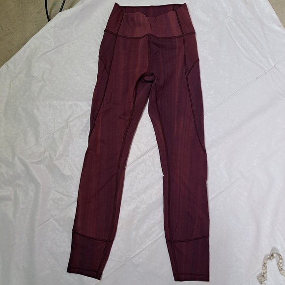 Lululemon In Movement Tight 25" *Everlux Linear Spray Dye White Garnet - Picture 3 of 10